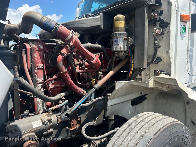 image for item EG0868 2006 International 9400i semi truck