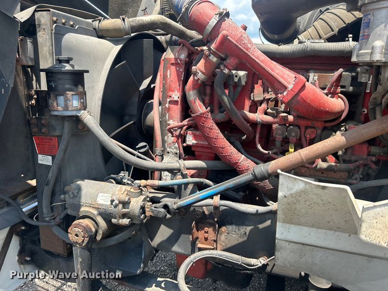 image for item EG0868 2006 International 9400i semi truck