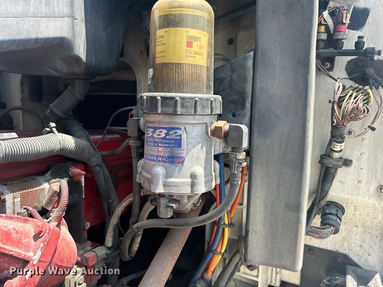 image for item EG0868 2006 International 9400i semi truck