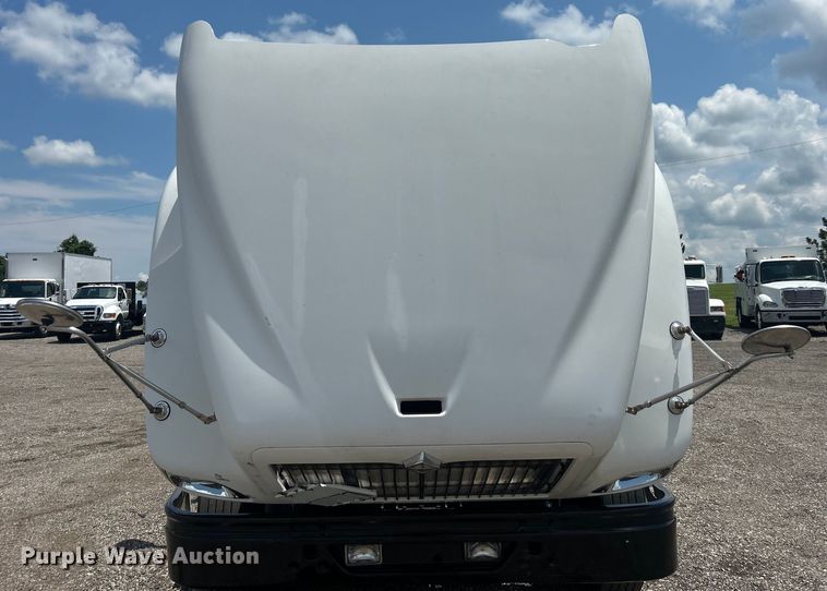 image for item EG0868 2006 International 9400i semi truck