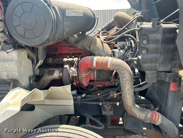 image for item EG0868 2006 International 9400i semi truck