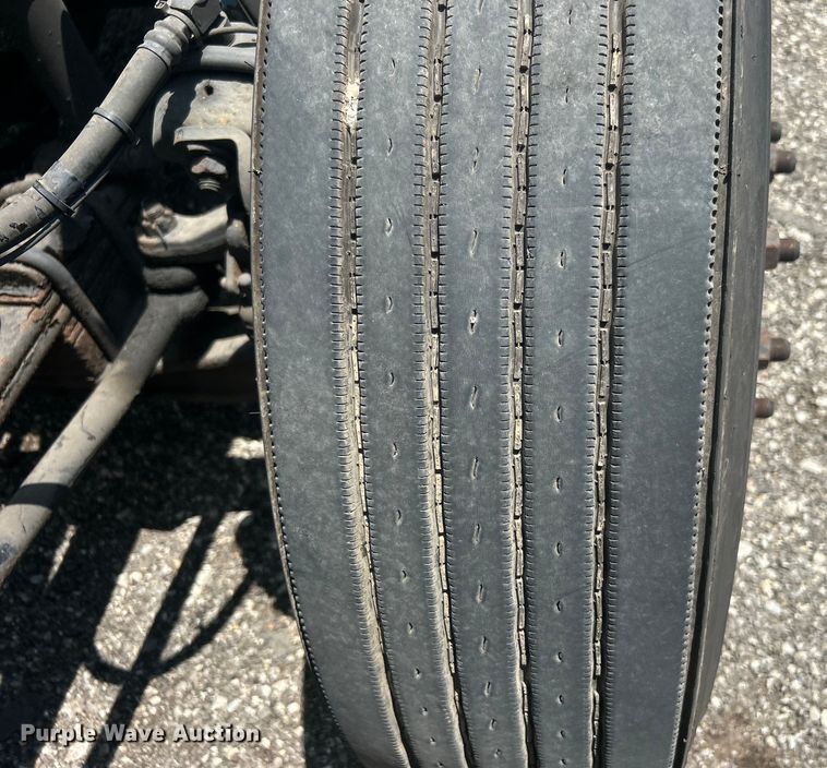 image for item EG0868 2006 International 9400i semi truck