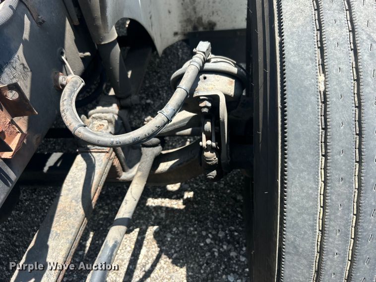 image for item EG0868 2006 International 9400i semi truck