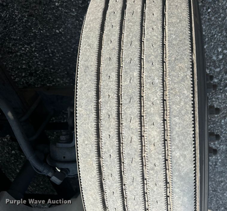 image for item EG0868 2006 International 9400i semi truck