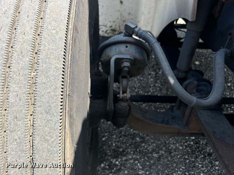 image for item EG0868 2006 International 9400i semi truck