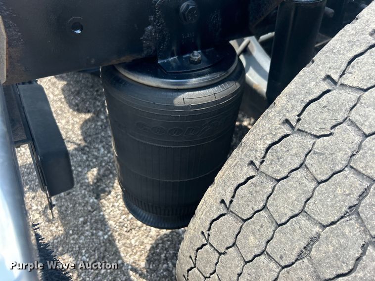 image for item EG0868 2006 International 9400i semi truck