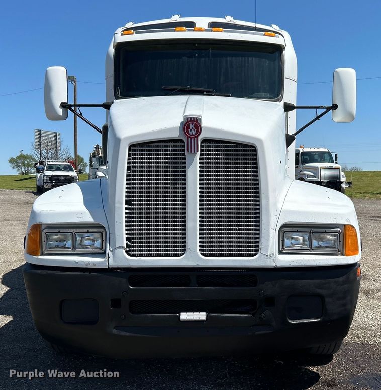 image for item EG1452 2006 Kenworth  T600B semi truck