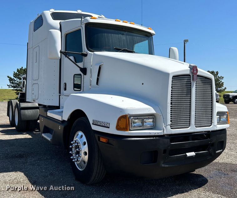 image for item EG1452 2006 Kenworth  T600B semi truck