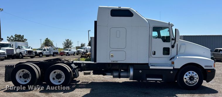 image for item EG1452 2006 Kenworth  T600B semi truck