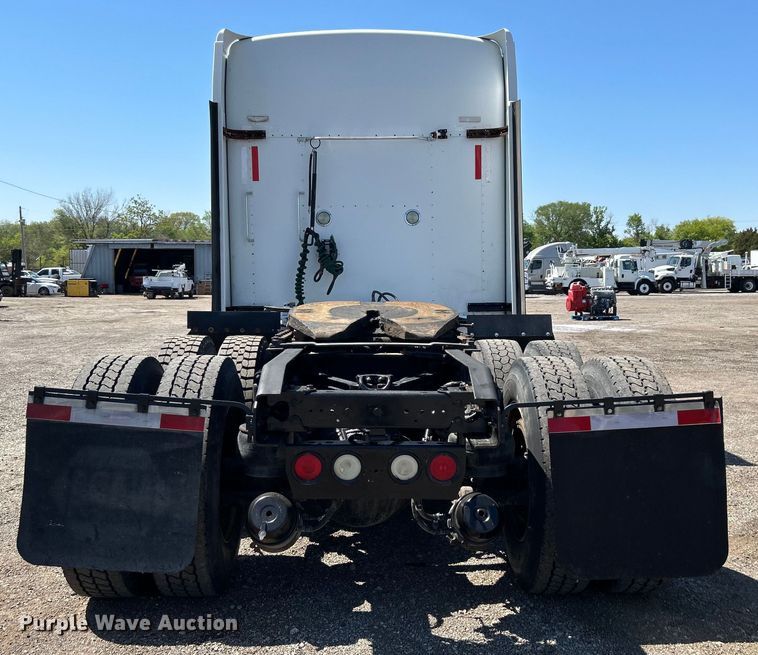 image for item EG1452 2006 Kenworth  T600B semi truck