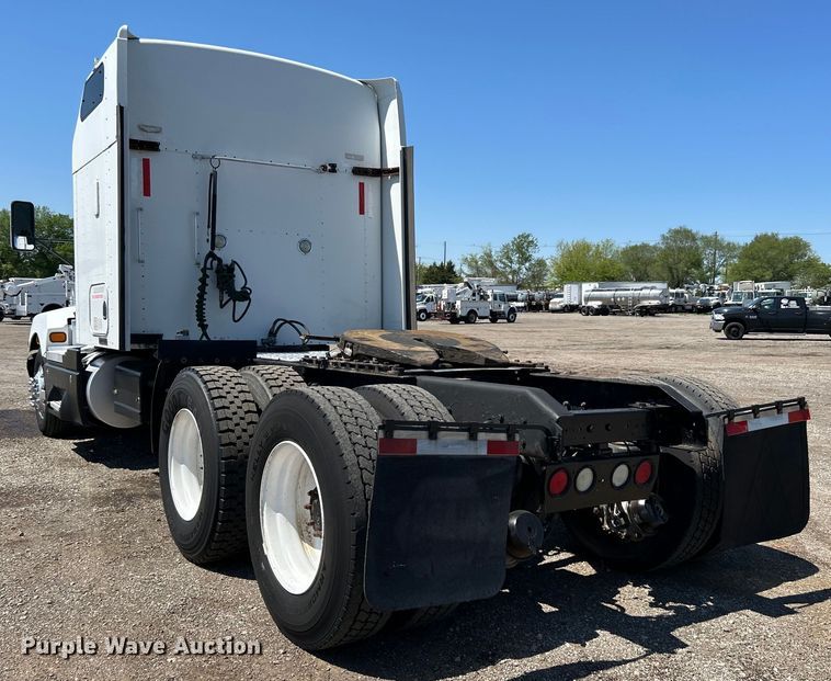 image for item EG1452 2006 Kenworth  T600B semi truck