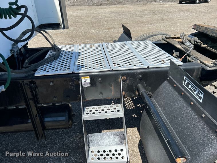 image for item EG1452 2006 Kenworth  T600B semi truck