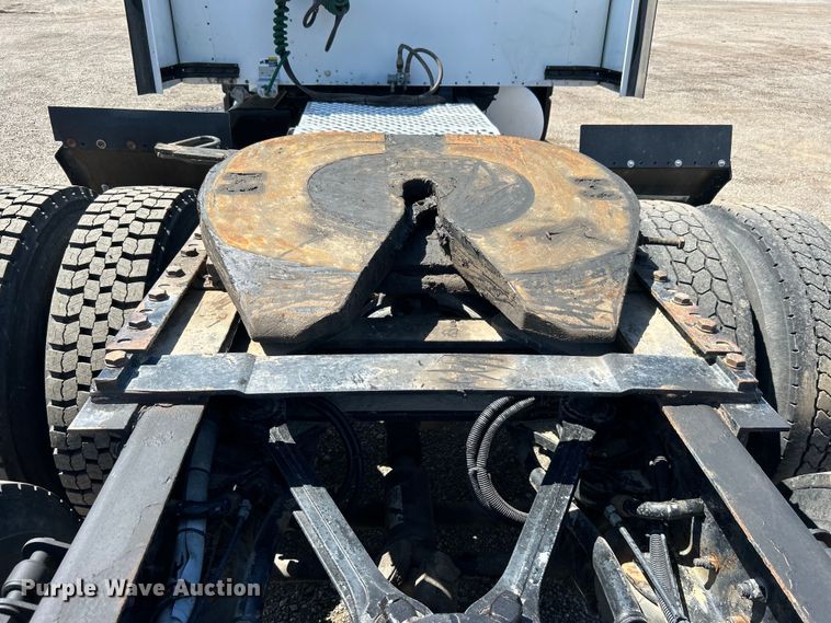 image for item EG1452 2006 Kenworth  T600B semi truck