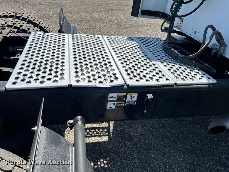 image for item EG1452 2006 Kenworth  T600B semi truck