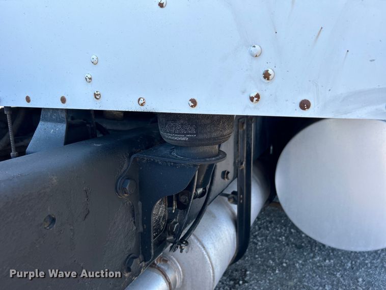 image for item EG1452 2006 Kenworth  T600B semi truck