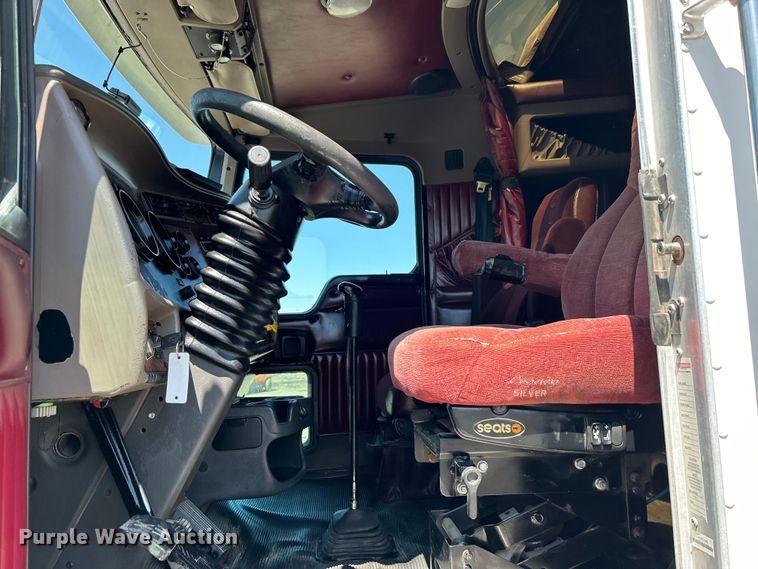 image for item EG1452 2006 Kenworth  T600B semi truck