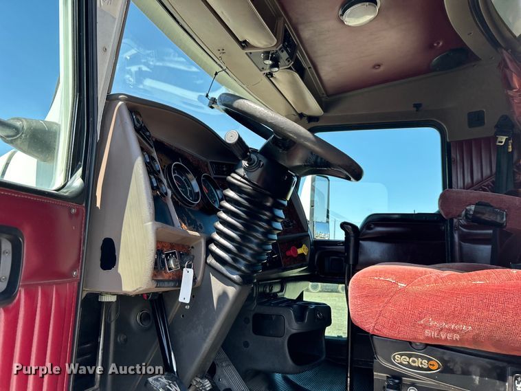 image for item EG1452 2006 Kenworth  T600B semi truck