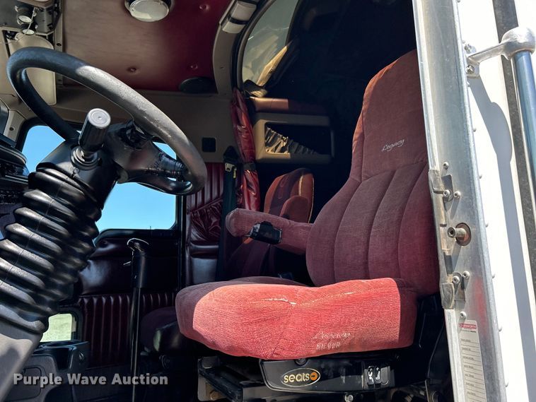 image for item EG1452 2006 Kenworth  T600B semi truck