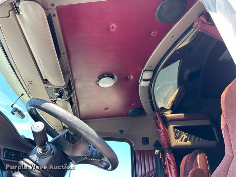 image for item EG1452 2006 Kenworth  T600B semi truck