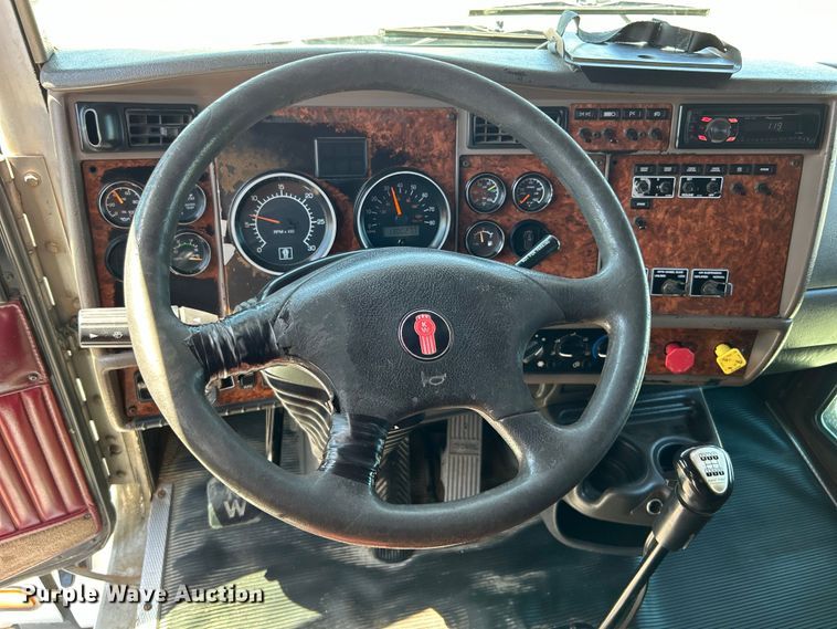 image for item EG1452 2006 Kenworth  T600B semi truck