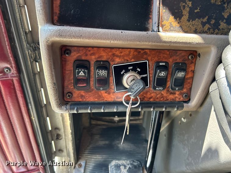 image for item EG1452 2006 Kenworth  T600B semi truck