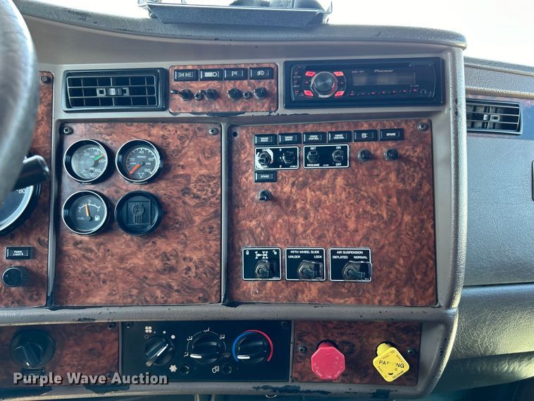 image for item EG1452 2006 Kenworth  T600B semi truck