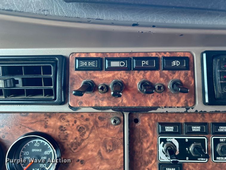 image for item EG1452 2006 Kenworth  T600B semi truck