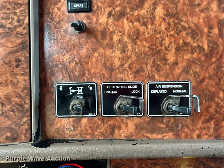 image for item EG1452 2006 Kenworth  T600B semi truck