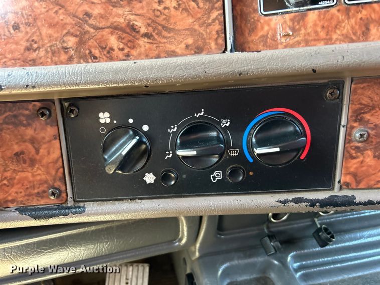 image for item EG1452 2006 Kenworth  T600B semi truck