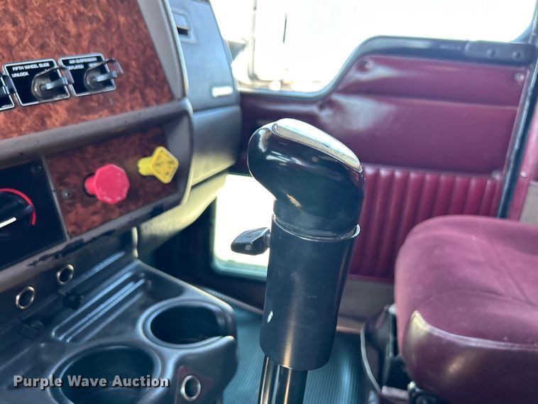 image for item EG1452 2006 Kenworth  T600B semi truck