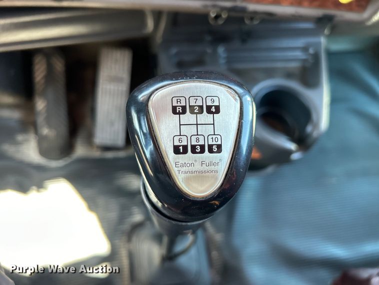 image for item EG1452 2006 Kenworth  T600B semi truck