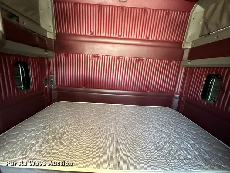 image for item EG1452 2006 Kenworth  T600B semi truck