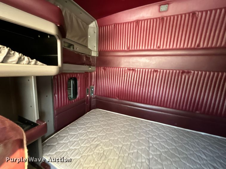 image for item EG1452 2006 Kenworth  T600B semi truck