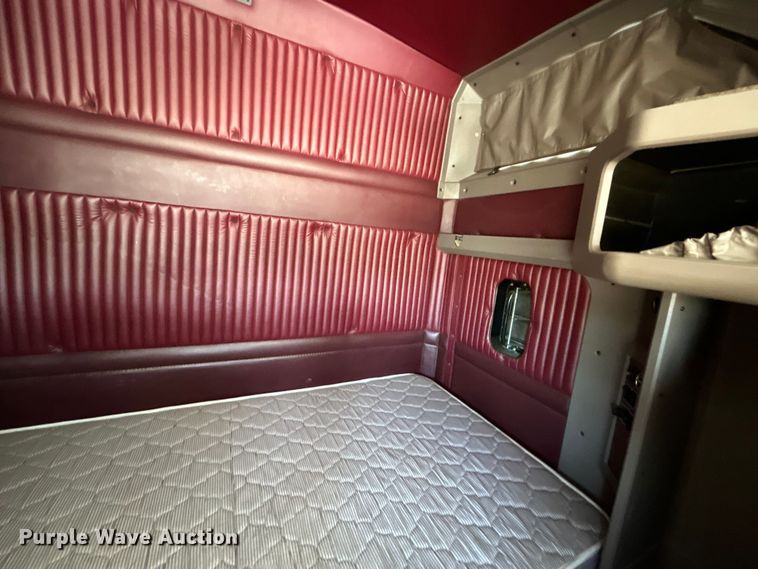 image for item EG1452 2006 Kenworth  T600B semi truck