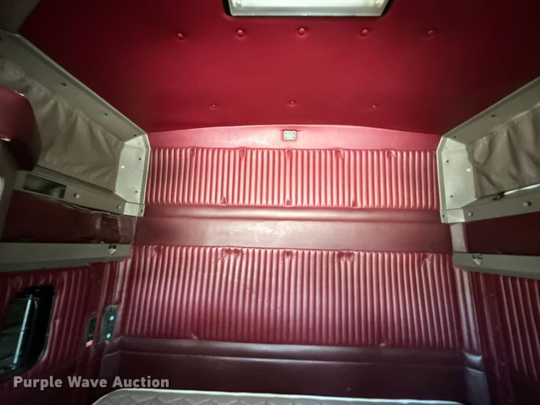 image for item EG1452 2006 Kenworth  T600B semi truck