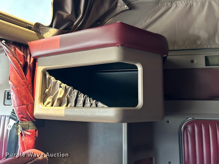 image for item EG1452 2006 Kenworth  T600B semi truck