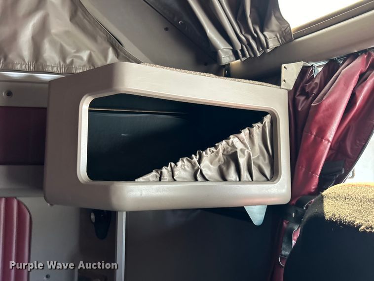 image for item EG1452 2006 Kenworth  T600B semi truck