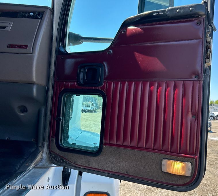 image for item EG1452 2006 Kenworth  T600B semi truck