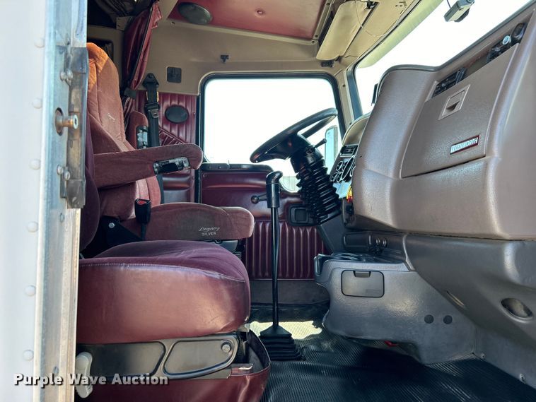 image for item EG1452 2006 Kenworth  T600B semi truck