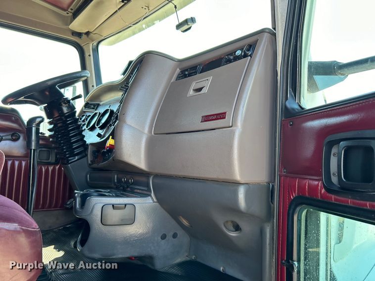 image for item EG1452 2006 Kenworth  T600B semi truck