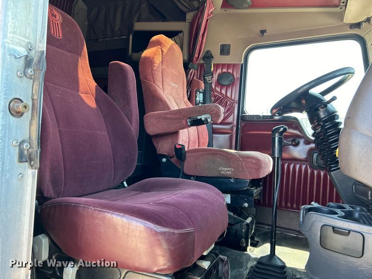 image for item EG1452 2006 Kenworth  T600B semi truck