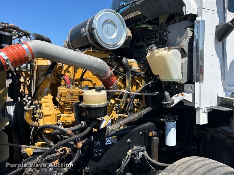 image for item EG1452 2006 Kenworth  T600B semi truck