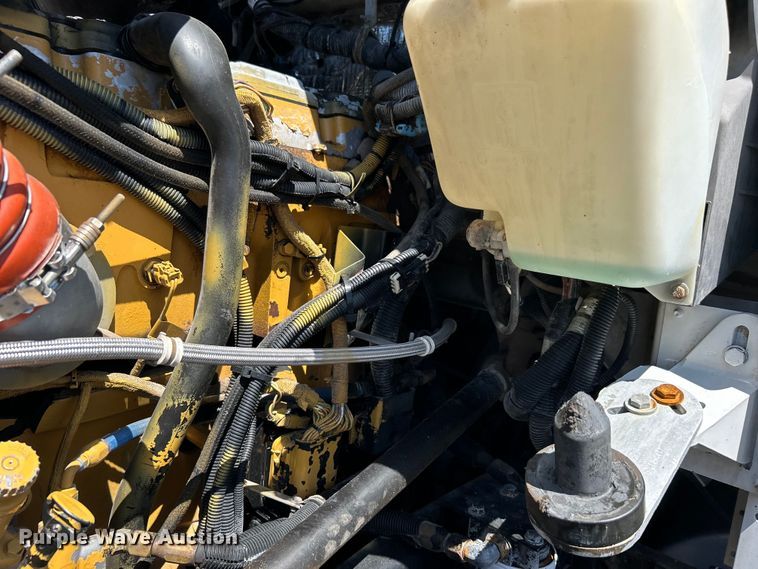 image for item EG1452 2006 Kenworth  T600B semi truck