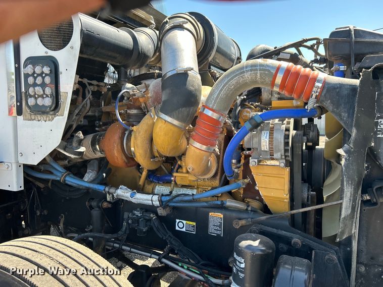 image for item EG1452 2006 Kenworth  T600B semi truck