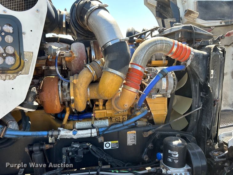 image for item EG1452 2006 Kenworth  T600B semi truck