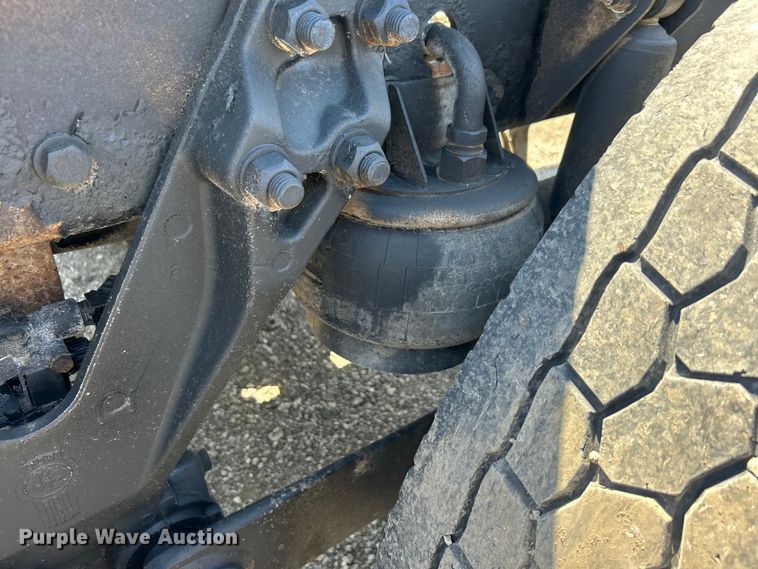 image for item EG1452 2006 Kenworth  T600B semi truck