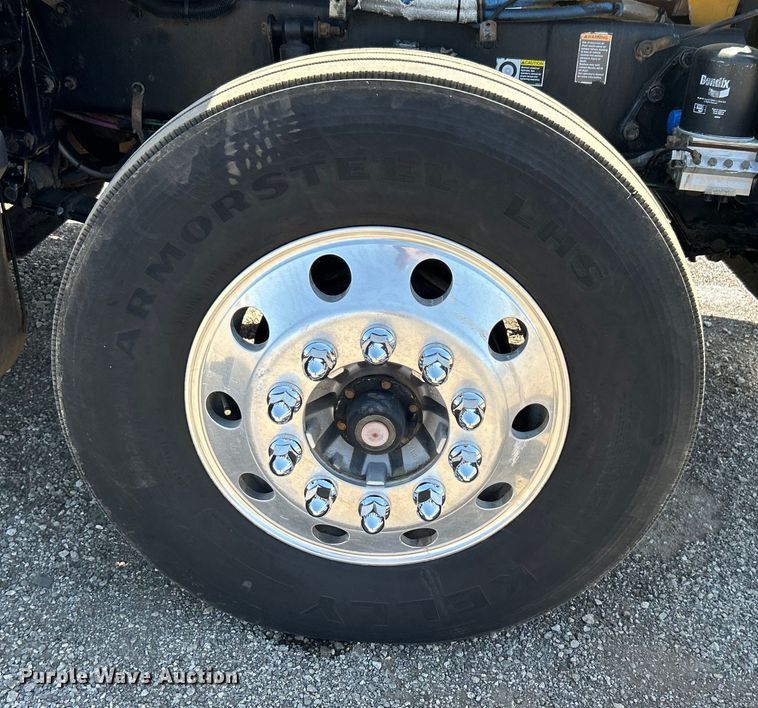 image for item EG1452 2006 Kenworth  T600B semi truck