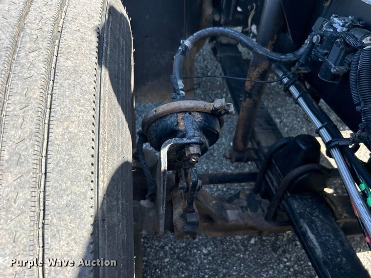 image for item EG1452 2006 Kenworth  T600B semi truck