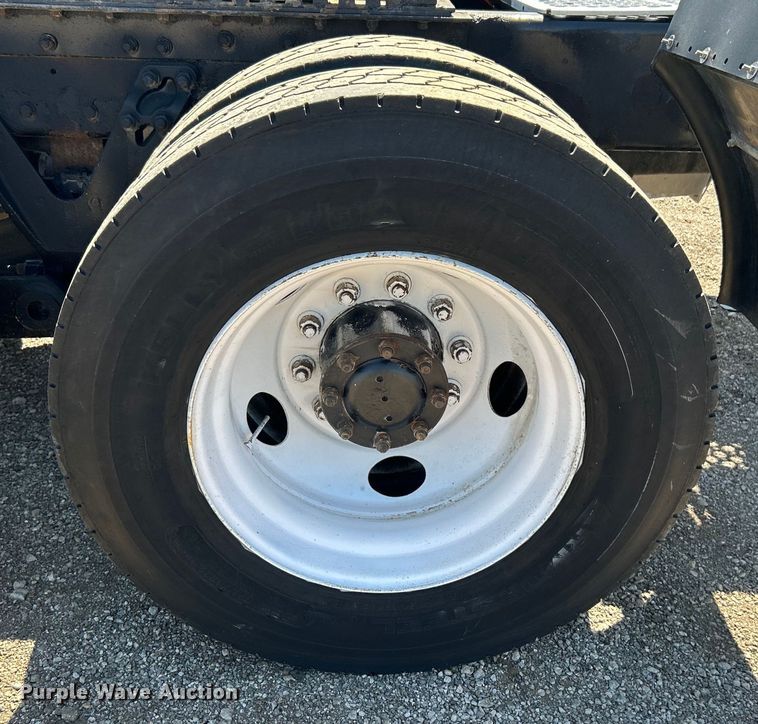 image for item EG1452 2006 Kenworth  T600B semi truck