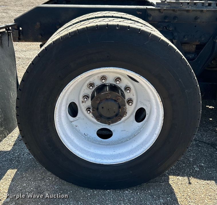 image for item EG1452 2006 Kenworth  T600B semi truck